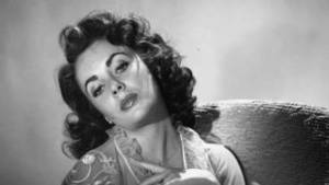Elizabeth Taylor - A 55-year-old photo of Elizabeth Taylor posing nude \