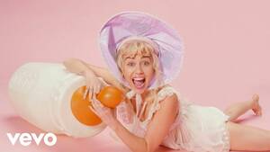 Miley Cyrus Selena Gomez Lesbian Porn - Miley Cyrus and Her Dead Petz': How the Underrated, Left-Field Album  Challenged Everything | Billboard