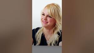 Anna Faris Pussy Hairy - Anna Faris Tells the Story of Growing Her Armpit Hair - YouTube