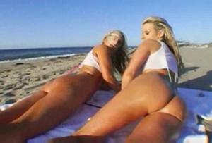 beach ass licking - Blonde beach handjob porn - Blonde beach lesbians get a hot pussy and ass  licking in