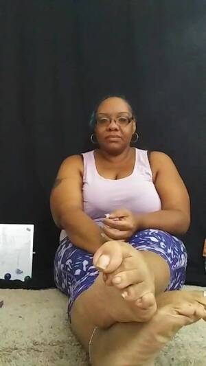 Ebony Bbw Feet Porn - Ebony BBW huge soles
