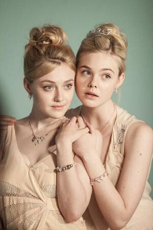 Dakota Fanning Porn Facial - BEAUTIFUL DAKOTA FANNING & ELLE FANNING 8X10 Glossy Photo | eBay