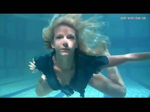 massive tits underwater - 