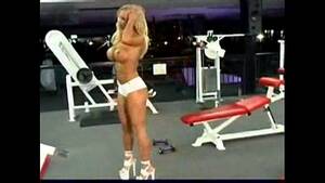 Ashley Lawrence Porn - Ashley Lawrence (Fembomb) Pumping iron at the gym. - XVIDEOS.COM