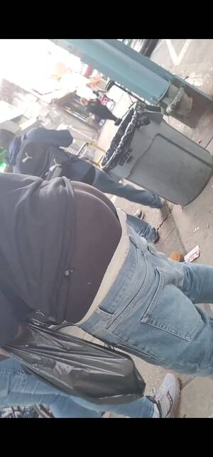 Gay Porn Big Booty Saggers - Pants Hang Low: Big Booty Sagger Strutting Hisâ€¦ ThisVid.com