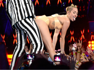 Miley Cyrus Sex Tape Pornhub - Guest Post! A Pornography Fan's Review Of Miley Cyrus' Performance At Video  Music Awards | aliceatwonderland