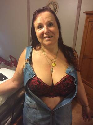 Neighbor Bra Cleavage Porn - The neighbours in these flats are keen I hear. -  tumblr_ovcn8mV6uM1vlid3mo2_1280 Foto PornÃ´ - EPORNER