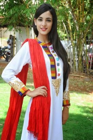 bollywood porn actress kanika - High Quality Bollywood Celebrity Pictures