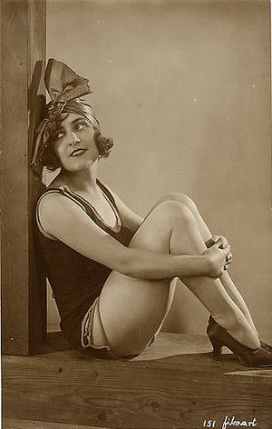 1920s playing card porn - A collection of 15 beautiful and sexy vintage woman cabinet cards.
