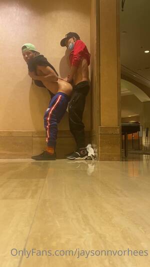 Lobby Boy Porn - Fucking in a hotel lobby - ThisVid.com