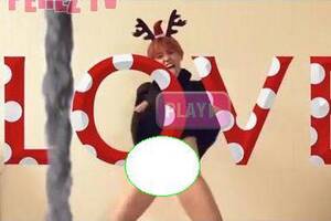 Miley Cyrus Cei Porn - GESTUL PORNO ÅŸi De NECONCEPUT Al Lui Miley Cyrus! Vedeta A Fost CRITICATÄ‚  ÅŸi Filmul I-a Fost BLURAT! | VIDEO | Libertatea