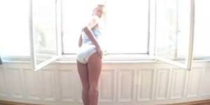 courtney lightspeed gives a handjob - Courtney Lightspeed - Striptease - Tnaflix.com