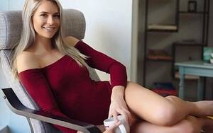 Legendarylea Slip Porn - LegendaryLea: Twitch Streamer Spotlight - SexoClicker