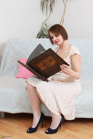 Mature Reading Porn - 65792