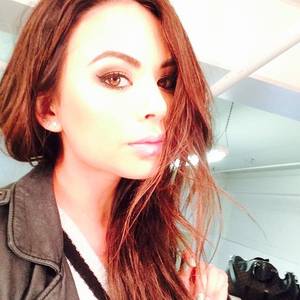 Janel Parrish Porn - Smokey eye and messy hair on Janel Parrish!