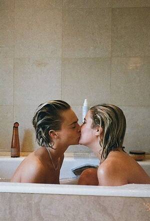 Ashley Benson Sex - Cara Delevingne and girlfriend Ashley Benson kiss in bathtub in raunchy  birthday post - Mirror Online