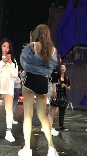 korean public upskirt - Korean upskirt - video 76 - ThisVid.com