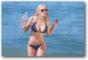 Annasophia Robb Lesbian Scene - Amazon.com: AnnaSophia Robb Bikini Sexy Poster Artworks Canvas Poster Room  Aesthetic Wall Art Prints Home Modern Decor Gifts framed-unframed  12x18inch(30x45cm) : ×œ×‘×™×ª ×•×œ×ž×˜×‘×—