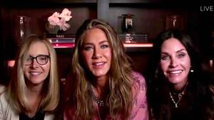 Courteney Cox Jennifer Aniston Porn - Jennifer Aniston Invited Friends Courteney Cox And Lisa Kudrow Over For An  Emmy Party