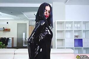 latin milf latex - Latina Milf Housewife In Latex Fucked By Her Butler, leaked HD fuck video  (Nov 16, 2021)