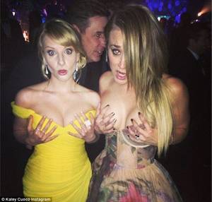 Melissa Rauch Porn Captions - Kaley Cuoco âœ¾ & Melissa Rauch âœ¾ holding their \