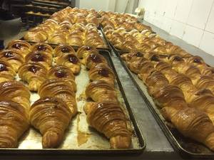 6s - Fresh midnight cornettoes in Rome [1334x750] [OC]. iPhone 6/ 6S