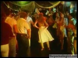70s Disco Porn Xxx - Girl jacks off dude in disco and gets fucked in retro porn movie - XNXX.COM