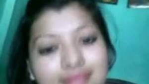 Neighbor Bra Cleavage Porn - Deep cleavage exposed by desi girl