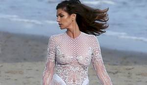 cindy crawford upskirt - Cindy Crawford