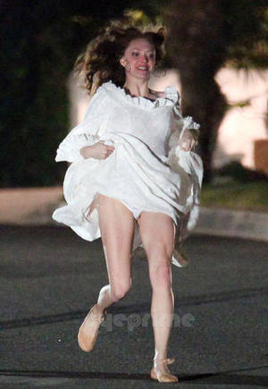 Amanda Seyfried Pantyhose Porn - Amanda Seyfried wallpaper probably containing bare legs, a paper towel, and  a kirtle entitled