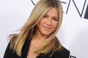 Celebrity Fakes Jennifer Aniston Porn - Jennifer Aniston Says Viral TikTok Salad Isn't Hers | Hypebae