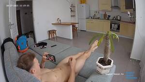 jerk cam - IP cam spy str8 guy jerking off to porn - ThisVid.com em inglÃªs
