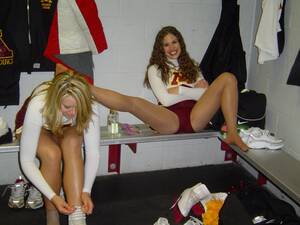 College Cheerleader Porn - Real college cheerleader spreads her legs and smiles in the dressing room  Porn Pic - EPORNER