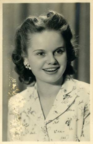 1930s German Girls Porn - These beautiful portrait pictures show what German girls looked from the  1930s and early 1940s.