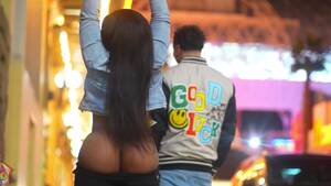 big black ass flash - Ebony flashing her huge black ass on a public and met a clown who fucked  her in a hotel