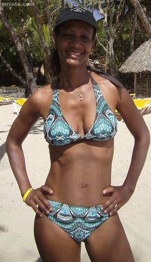 Amateur Porn Bikini - black girl in bikini