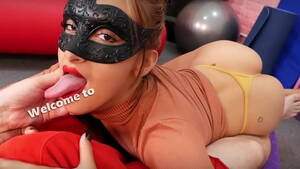 Girl Long Tongue Blowjobs - Round Ass Long Tongue Babe Gives a Hell of a BlowJob - XVIDEOS.COM