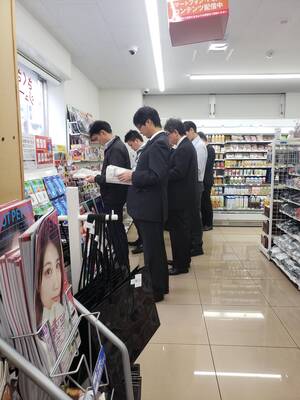 japanese nude beach fam - Japanese men looking at Manga at 7eleven during their lunch break. :  r/mildlyinteresting