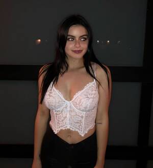 Ariel Winters - Ariel Winter Debuts Drastic New Hair Color