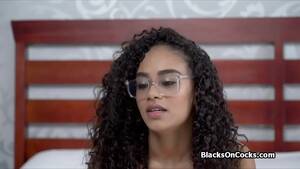 Curly Glasses Porn Ebony - Curly black teen bends over for serious cocking - XNXX.COM