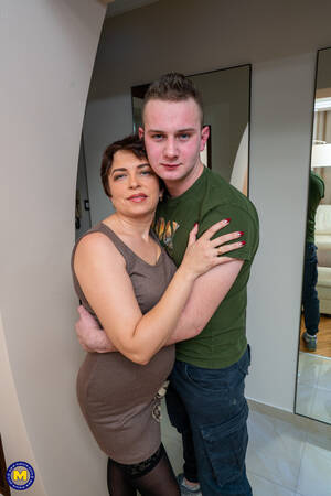 mature mother anal sex - Mature Mom Has Anal Sex With a ToyBoy - Mature.nl