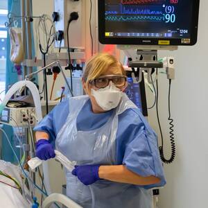 Anesthesia Porn Forced - NHS hospital staff illness or absence up to three times usual level | NHS |  The Guardian