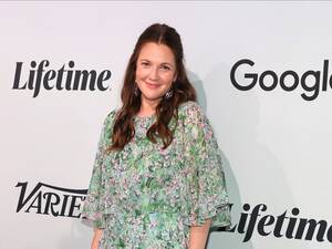 Drew Barrymore Porn Comics - Drew Barrymore likes to walk around naked, finds it 'liberating' | Toronto  Sun