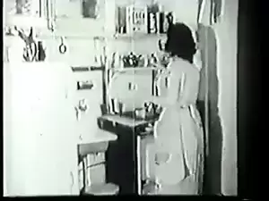 1960 Porn Vintage Housewife - Handyman fucks horny housewife in vintage porn | xHamster