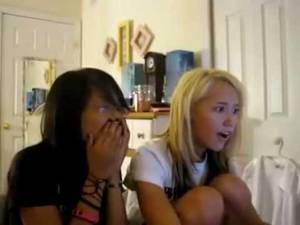 girls watching - Reactions of girls watching PORN (+18)