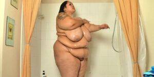 anastasia vanderbust - A.V takes shower (Anastasia Vanderbust) - Tnaflix.com