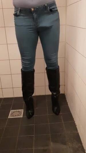 ladyboy pee pants - Shemale pee in pants and cum - ThisVid.com