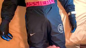 cums in his pants - Cuming on his pants - ThisVid.com