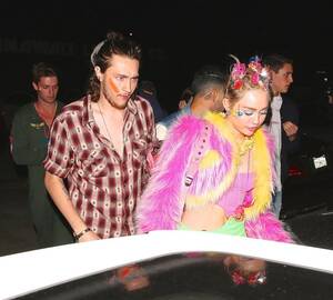 Miley Cyrus Christmas Porn - Miley Cyrus' bondage-themed short film 'Tongue Tied' pulled from upcoming  NYC Porn Festival â€“ New York Daily News