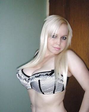 Bra Cleavage Porn - Cleavage Amateur Porn Pics - PICTOA